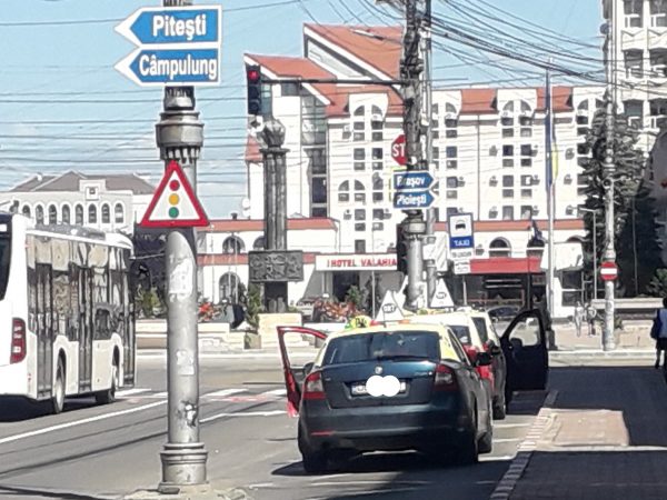 Târgoviște: Transportul cu Taxi-ul devine mai costisitor, de la 1 iulie. Șoferii de taxi au cerut dublarea tarifelor. Cât au voie să taxeze