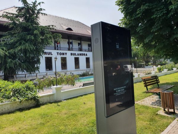 Târgoviște: Tarife de hotel de lux, la Festivalul Babel, pentru servicii! 1600 de euro, curățenia, doar pentru o săptămână, (probabil) doar într-o locație!