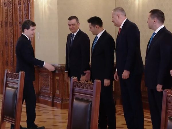 Au trecut 3 săptămâni de la demiterea Guvernului. La Cotroceni se negociază, încă, viitorul Guvern. Ce or negocia?