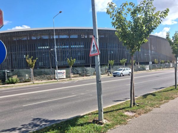 Târgoviște:  (Update) Accident mortal în șantierul de la “Dâmbovița Arena”! Informațiile oficiale anunțate cu întârziere. Nu este singurul incident major de la noul stadion!